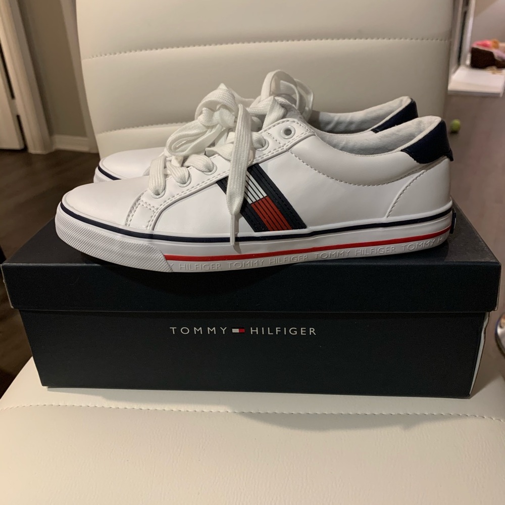 Tommy Hilfiger Oneas Lace Up Sneakers